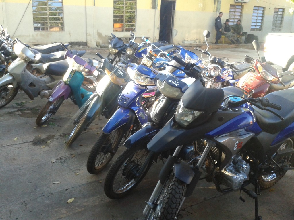 Las motocicletas se encuentran en la jefatura de local. 