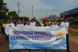 Marcha. Estudiantes caminaron por la ciudad en el Día Mundial de la Salud Mental.