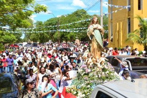 Procesión. La imagen de la Inmaculada Concepción recorrió las calles de la ciudad.