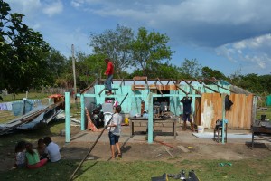 Reconstrucción. Esta vivienda en Chaco’i muestra la secuela de la tormenta del lunes.