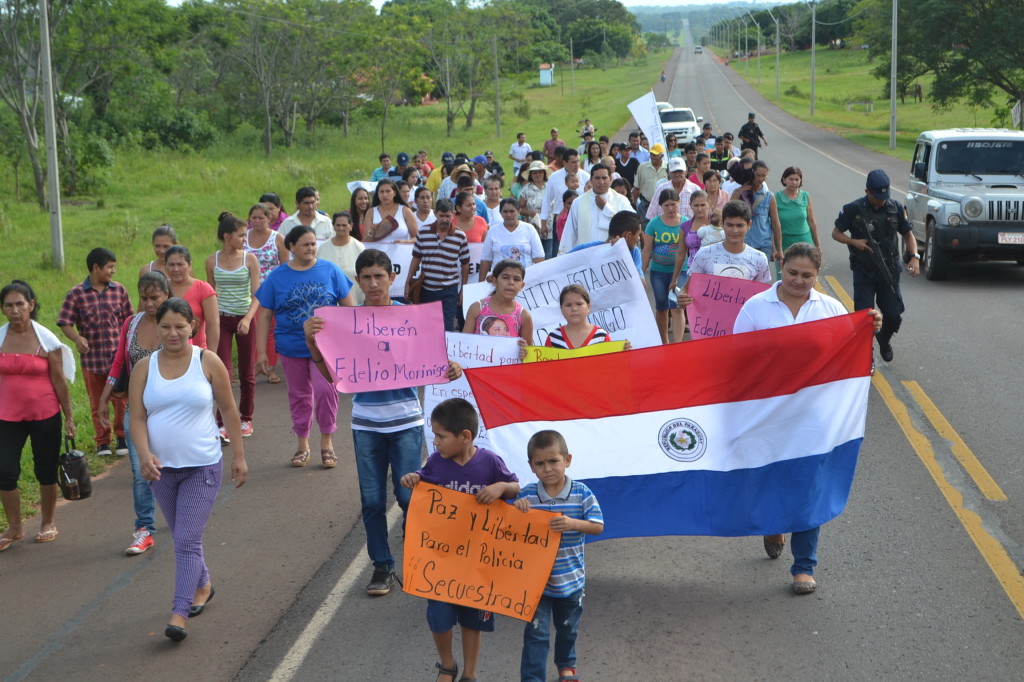 La marcha se realizo desde la casa materna de Edelio hasta la Iglesia María Auxiliadora de Arroyito/Foto CAD/ JR