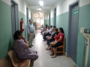 Asegurados de IPS esperando consultar/Foto: Freddy Rojas/Abc