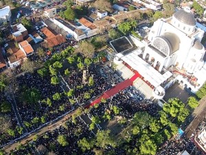 Vista desde el dron de Última Hora de la impresionante cantidad de fieles en Caacupé. | Foto: Aldo Sánchez/Eduardo Houdín