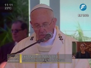 El papa Francisco durante la homilía en la misa de Caacupé