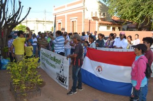 Protesta. Pobladores llegaron a la Junta Municipal para expresar rechazo al loteamiento.