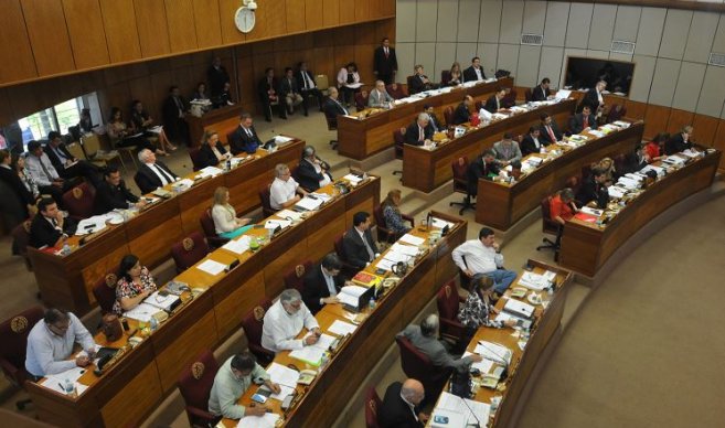 El Senado en sesión ordinaria. | Foto: Archivo ÚH.