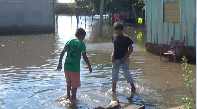 Niños jugando en el agua/CAD