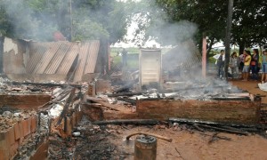Vivienda incendiada en Arroyo de Oro