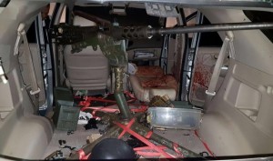 En el interior del vehículo se encontró montada una ametralladora Punto 50 que es un calibre antiaéreo. Foto: Gentileza.