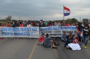 Bloqueo. Unas 2.000 personas cerraron totalmente por varias horas ayer la ruta en el Chaco.