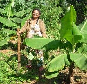 Productos. Inesia, aparte de estudiar y ser locutora, se dedica a la producción agrícola y comercializa sus productos.