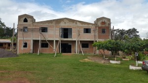Población católica. Arroyito queda distante a 75 km de Concepción, sobre la ruta 5, donde se ubica el oratorio.