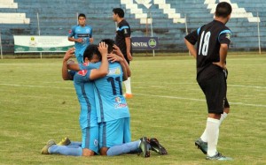 El 2 de Mayo se despachó con senda goleada