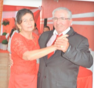 Don Félix y su esposan festajaban los 40 años de bodas.