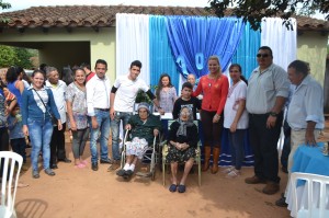 Centenario. Visitación Gamarra, pobladora de Loreto, celebró su día rodeada de su familia.