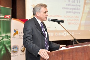 El Dr. Luis Enrique Villasanti, presidente de la Asociación Rural de Paraguay