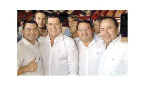 momento en que Cartes posó con los diputados Toti, Lalo y el precandidato Berni.