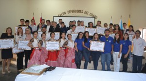 Los homenajeados posaron después del acto