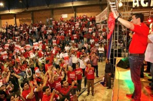Concurrencia masiva de colorados en el polideportivo municipal