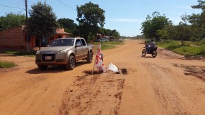 Vergonzoso. Los automovilistas esquivan de día los buracos, pero de noche se vuelven mortales.