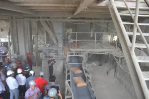 Visita. Mario Abdo Benítez visitó la planta de Vallemí días atrás y escuchó las quejas de los comerciantes de la zona.