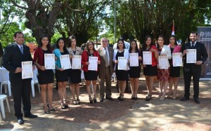 Con colegas. Miguel Óscar Bajac (centro) junto a abogados a quienes tomó juramento.