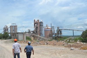 Críticas. La producción en la planta de Vallemí es escasa y aumenta el precio del cemento.