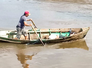 Momento del rescate de la mujer