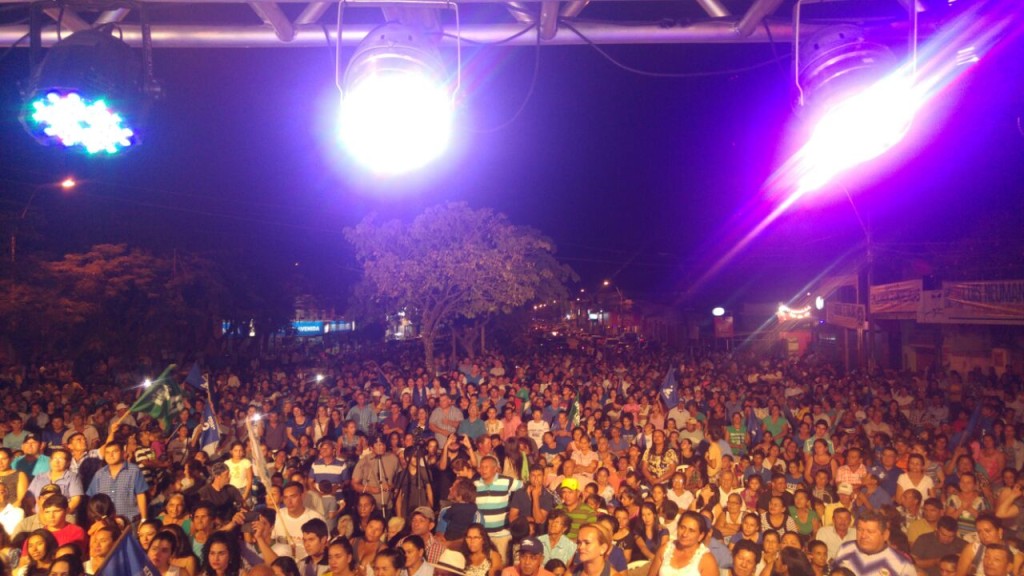Multitudinario marco de público en el cierre de campaña. Foto Gentileza
