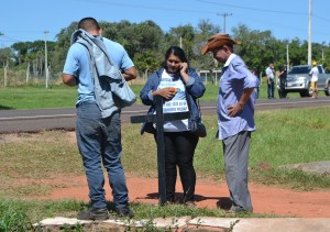 Presión. La madre de Edelio (c) insiste en que las autoridades deben dar más datos.