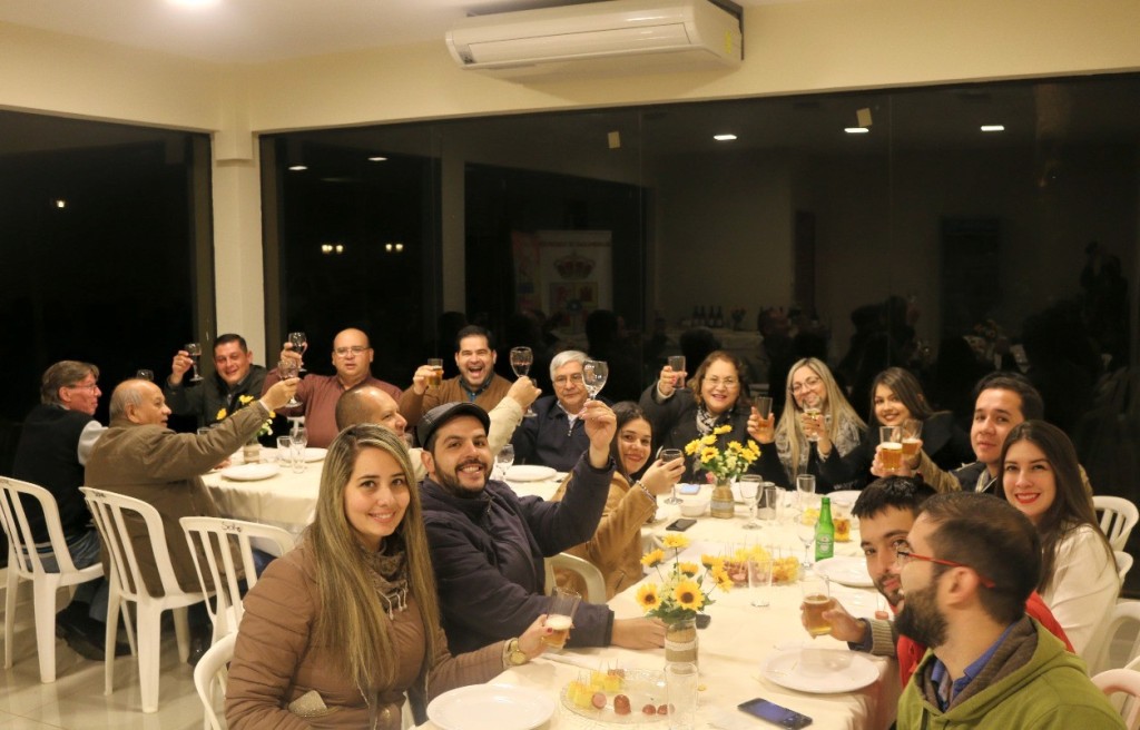 La comision organizadora de la primera edicion celebrando el "éxito" de "Festeja Concepción"