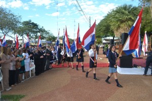 Estudiantes participan en los actos principales