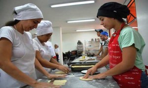 Curso de cocina y repostería, una de las opciones para estudiar 