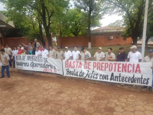 Los funcionarios se manifestaron este miércoles 