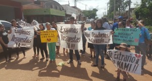 Familiares y amigos en la manifestación