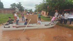 "Pesca" en plena calle a una cuadra de una institución educativa