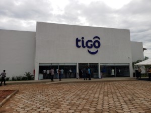 El nuevo local de Tigo en Concepción 