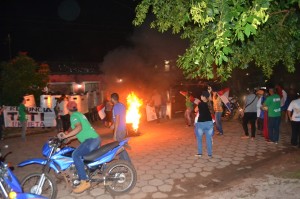 Anoche hubo otro escrache y represión policial