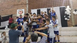 La V Azul campeón invicto en 13/  Foto Federación Paraguaya de Fútbol de Salón 