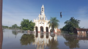 La iglesia de Chaco´i bajo agua.