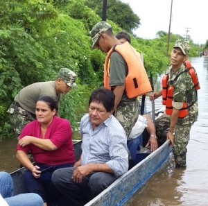 En bote realizaron la evacuación