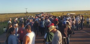 Medida de fuerza. Exigen reparación de caminos y conclusión de puentes.