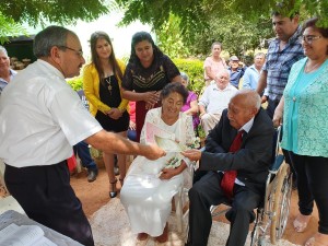 Unión. Encargado del Registro dio el certificado a la pareja.