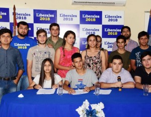 Jóvenes que solicitarán su salida de la banca del senado