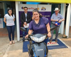 Emilce Guadalupe Domíguez es la ganadora de la octava motocicleta