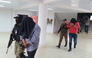 Salen de la dirección policial rumbo a Asunción