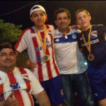 Vidal Villasanti (padre del jugador) Alex Villasanti, Beto Bobadilla(Presidente de la federacion de futbol de salon de concepción) y Ezequien Vargas