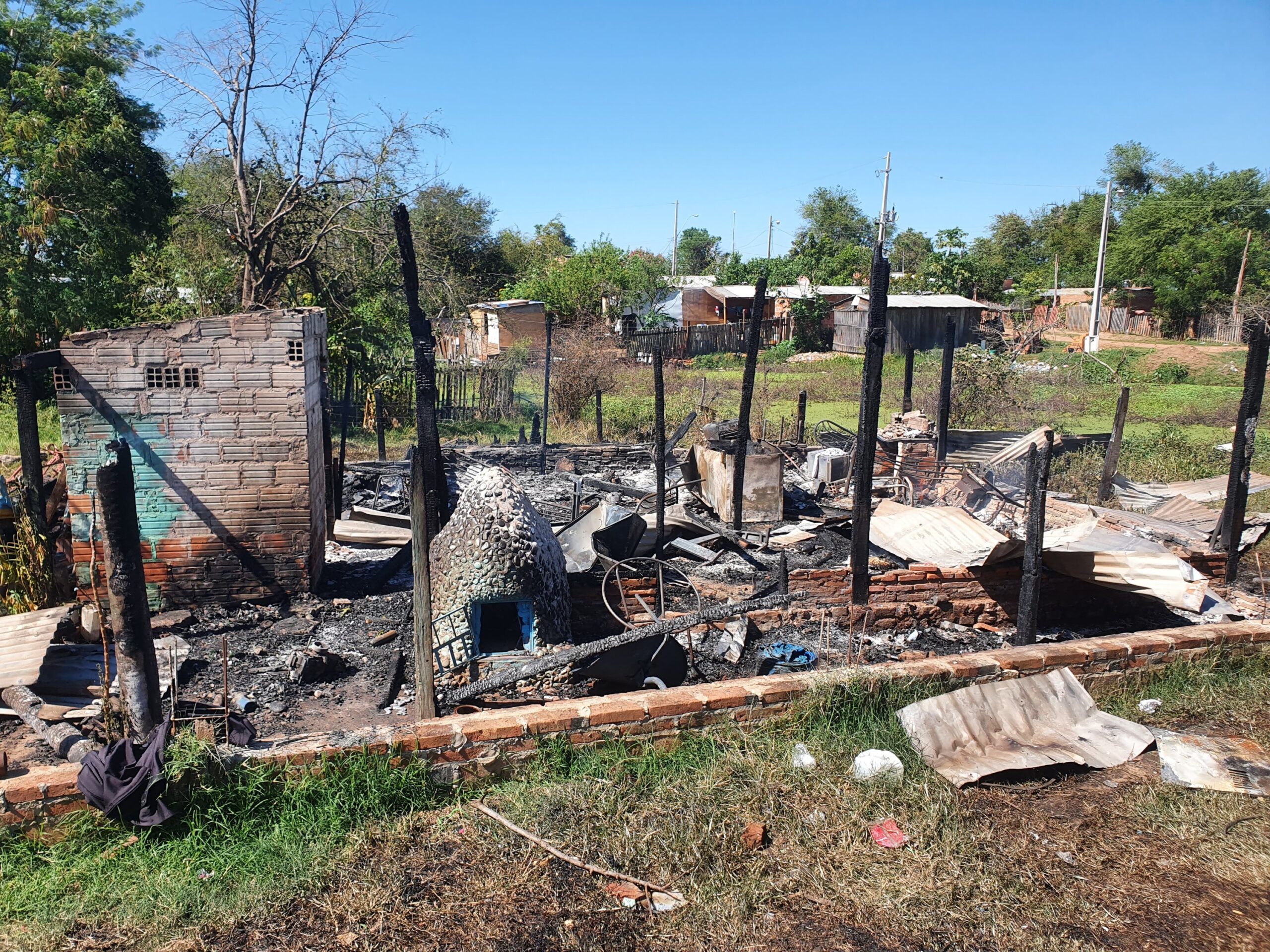Incendio deja en la calle a una familia en el barrio Fátima ...