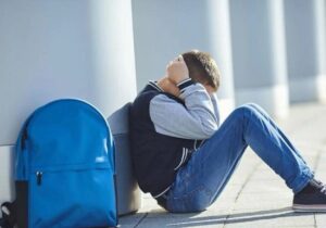 Joven de 15 años víctima de acoso sexual mientras se dirigía a su práctica de fútbol