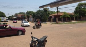 Ignorancia total en las reglas de tránsito: calles preferenciales no son respetadas